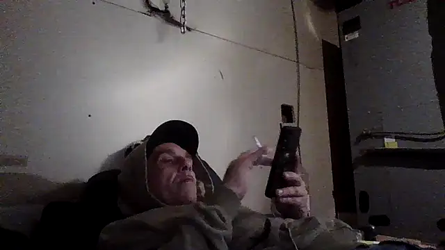 Snapshot of CandiedPompano chatting on 10/31/25, 05:47 CandiedPompano online show from 10/31/25, 05:47