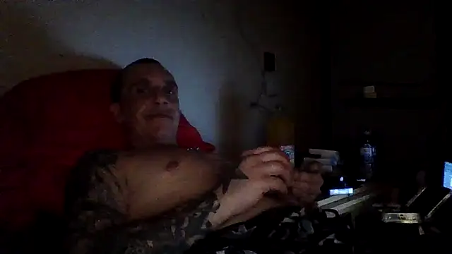 Snapshot of CandiedPompano chatting on 11/16/25, 03:45 CandiedPompano online show from 11/16/25, 03:45