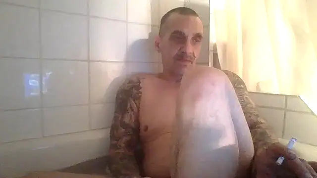 Snapshot of CandiedPompano chatting on 12/16/25, 11:43 CandiedPompano online show from 12/16/25, 11:43