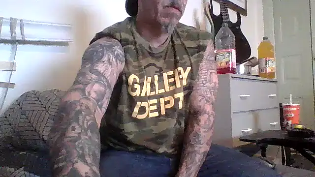 Snapshot of CandiedPompano chatting on 06/21/26, 01:41 CandiedPompano online show from 06/21/26, 01:41