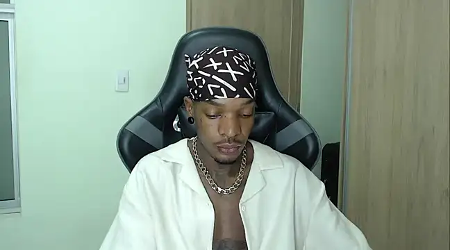 Snapshot of asaapr chatting on 12/13/24, 04:22 asaapr online show from 12/13/24, 04:22