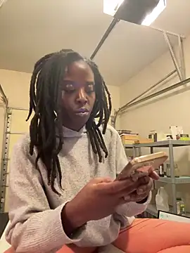 choclatepeaach online show from 11/10/25, 10:42