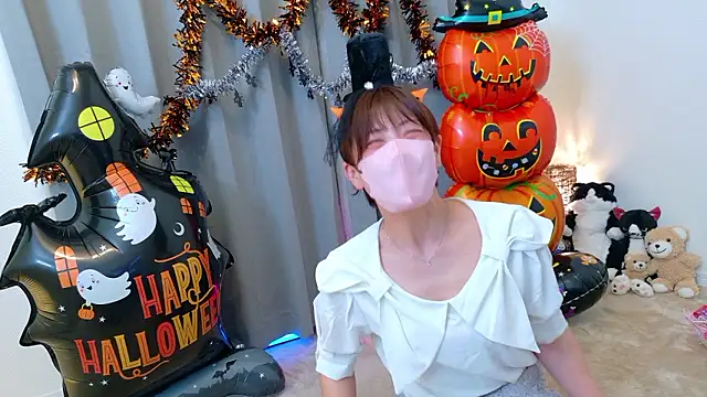 Snapshot of Risa_06 chatting on 10/31/25, 12:06 Risa 06 online show from 10/31/25, 12:06