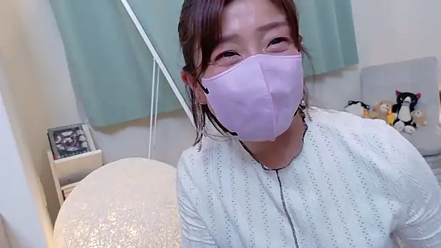 Snapshot of Risa_06 chatting on 05/19/26, 12:33 Risa 06 online show from 05/19/26, 12:33
