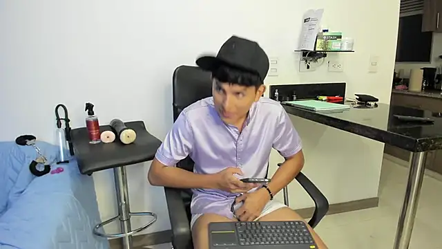 Snapshot of Lyam_ap chatting on 01/18/25, 07:28 Lyam ap online show from 01/18/25, 07:28