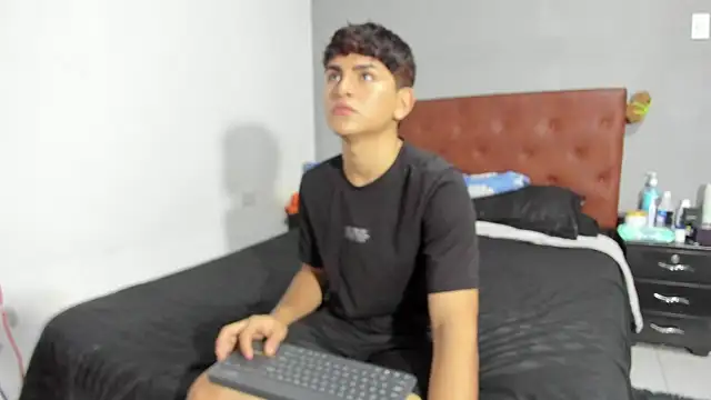 Snapshot of Lyam_ap chatting on 03/18/25, 08:37 Lyam ap online show from 03/18/25, 08:37