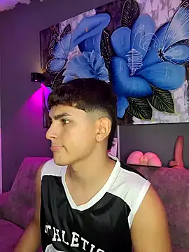 Snapshot of Lyam_ap chatting on 09/20/25, 12:00 Lyam ap online show from 09/20/25, 12:00