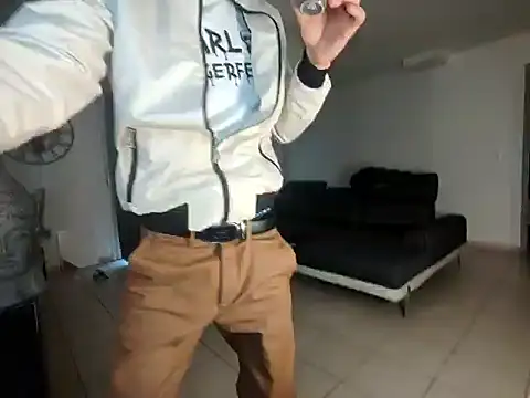 Snapshot of ApollonFit_x69 chatting on 01/22/25, 03:29 ApollonFit x69 online show from 01/22/25, 03:29