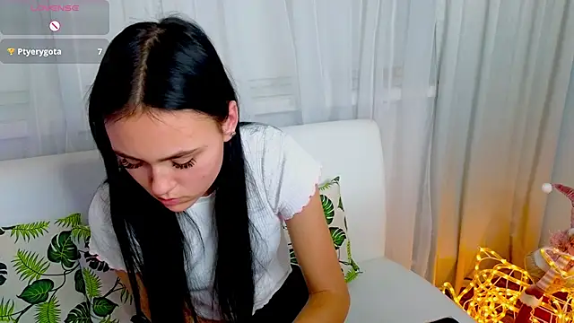 Snapshot of CooperAllana chatting on 12/18/24, 12:18 CooperAllana online show from 12/18/24, 12:18