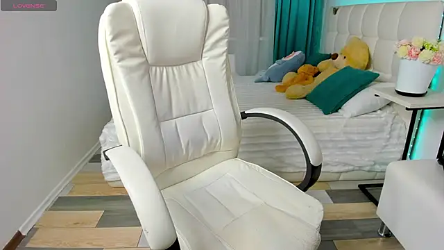 Snapshot of CooperAllana chatting on 10/09/25, 06:00 CooperAllana online show from 10/09/25, 06:00