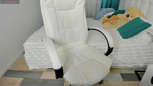 Snapshot of CooperAllana chatting on 11/10/25, 07:51 CooperAllana online show from 11/10/25, 07:51