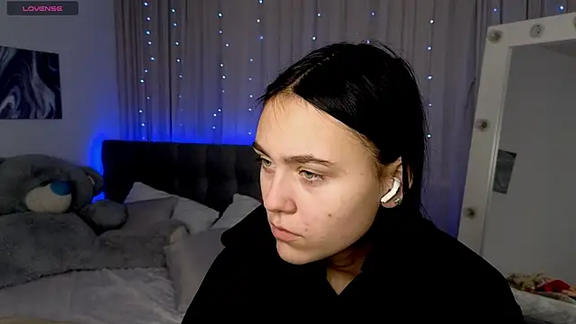 Snapshot of CooperAllana chatting on 11/21/25, 06:56 CooperAllana online show from 11/21/25, 06:56