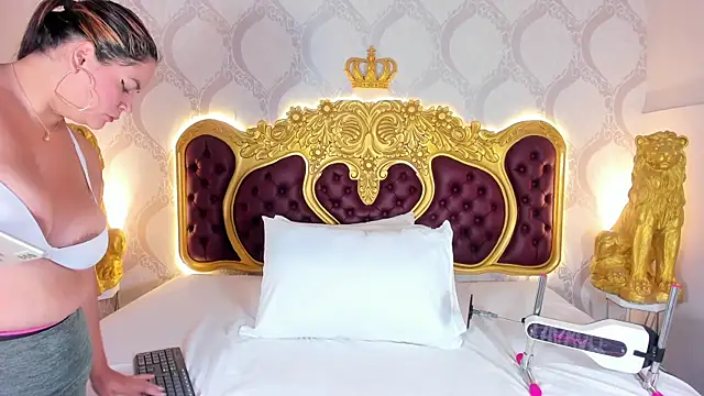 KendralHolson online show from 10/08/25, 04:54