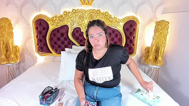 KendralHolson online show from 10/29/25, 04:37