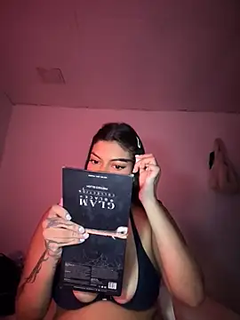 Snapshot of jennifer_oliveira chatting on 12/02/25, 11:48 jennifer oliveira online show from 12/02/25, 11:48