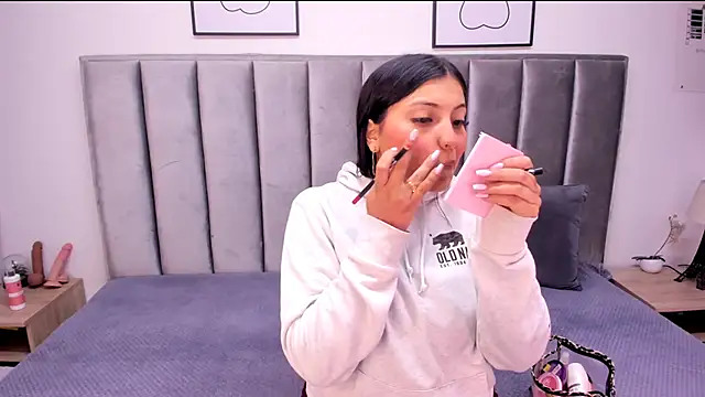 Emmy-Turnner online show from 10/06/25, 12:02