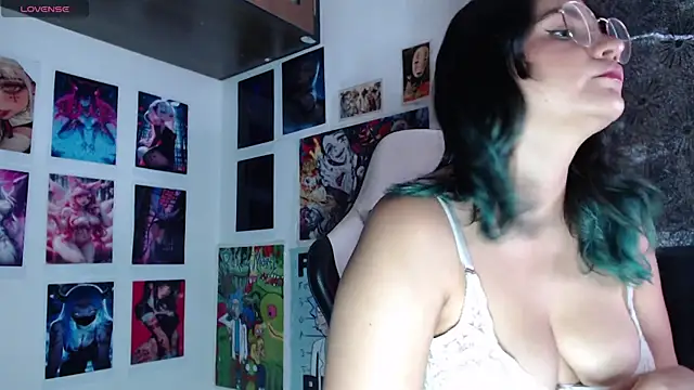 Snapshot of gigiqueen_18 chatting on 06/04/26, 05:41 gigiqueen 18 online show from 06/04/26, 05:41