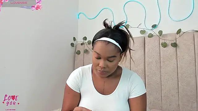 Kaseydelvey online show from 10/28/25, 02:31