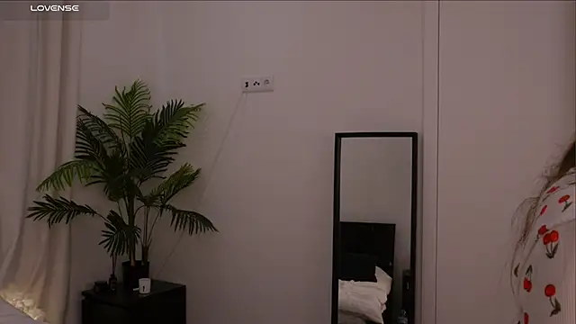 Lilly Colins online show from 01/18/25, 02:55