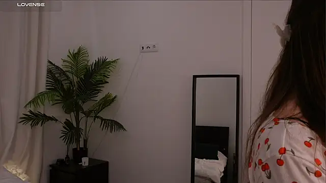 Lilly Colins online show from 01/18/25, 09:02