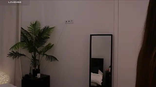 Lilly Colins online show from 01/19/25, 09:34