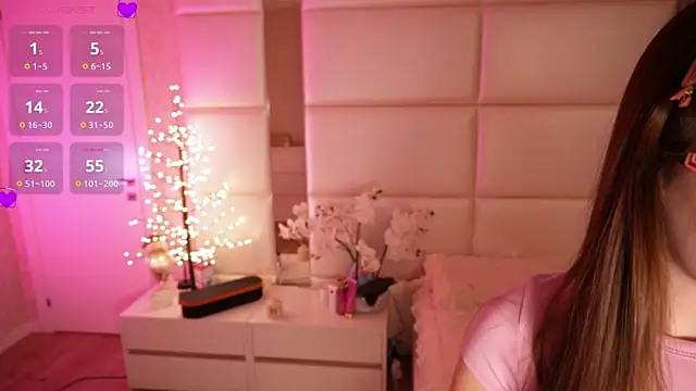 Lilly Colins online show from 04/03/26, 07:45