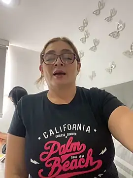 Snapshot of AntonellaAlondra4 chatting on 01/01/25, 05:44 AntonellaAlondra4 online show from 01/01/25, 05:44