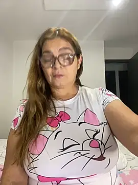 Snapshot of AntonellaAlondra4 chatting on 01/04/25, 03:18 AntonellaAlondra4 online show from 01/04/25, 03:18