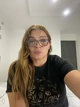 Snapshot of AntonellaAlondra4 chatting on 01/11/25, 01:37 AntonellaAlondra4 online show from 01/11/25, 01:37
