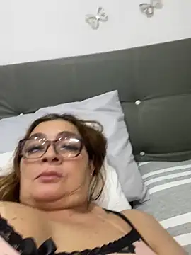 Snapshot of AntonellaAlondra4 chatting on 02/13/25, 12:21 AntonellaAlondra4 online show from 02/13/25, 12:21