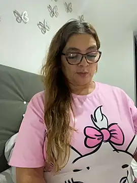 Snapshot of AntonellaAlondra4 chatting on 02/14/25, 03:54 AntonellaAlondra4 online show from 02/14/25, 03:54