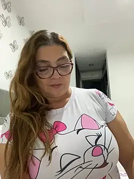 Snapshot of AntonellaAlondra4 chatting on 02/25/25, 04:24 AntonellaAlondra4 online show from 02/25/25, 04:24