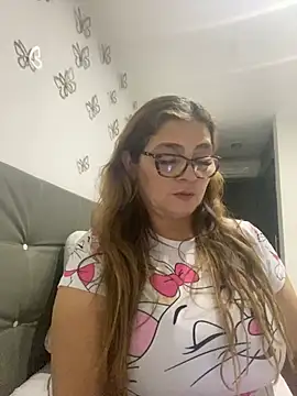 Snapshot of AntonellaAlondra4 chatting on 03/08/25, 04:56 AntonellaAlondra4 online show from 03/08/25, 04:56