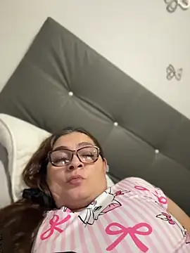 Snapshot of AntonellaAlondra4 chatting on 04/22/26, 03:20 AntonellaAlondra4 online show from 04/22/26, 03:20