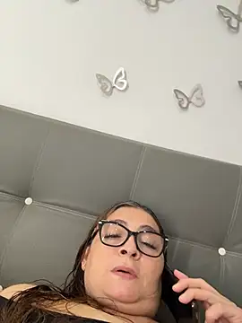Snapshot of AntonellaAlondra4 chatting on 05/19/26, 02:23 AntonellaAlondra4 online show from 05/19/26, 02:23