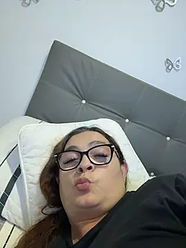 Snapshot of AntonellaAlondra4 chatting on 05/20/26, 02:40 AntonellaAlondra4 online show from 05/20/26, 02:40