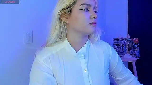 Snapshot of Pretty__zoe chatting on 02/10/25, 03:03 Pretty zoe online show from 02/10/25, 03:03