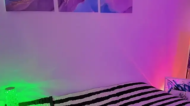 Snapshot of Pretty__zoe chatting on 03/18/25, 08:04 Pretty zoe online show from 03/18/25, 08:04