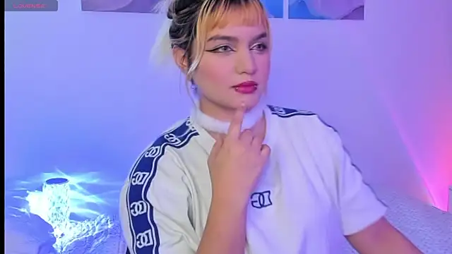 Snapshot of Pretty__zoe chatting on 03/19/25, 08:54 Pretty zoe online show from 03/19/25, 08:54