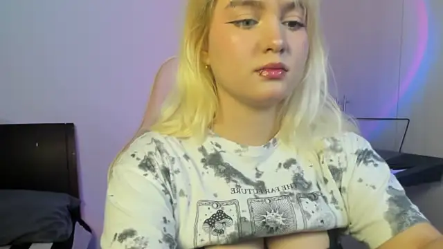 Snapshot of Pretty__zoe chatting on 10/04/25, 06:17 Pretty zoe online show from 10/04/25, 06:17