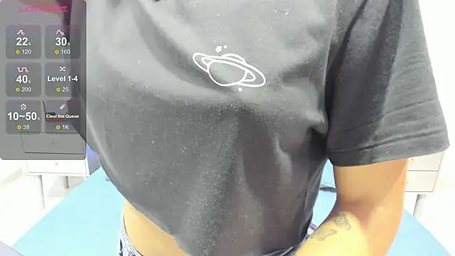 Snapshot of CleoValente chatting on 02/17/25, 08:15 CleoValente online show from 02/17/25, 08:15