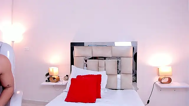 Snapshot of saraandstiven chatting on 03/11/25, 07:04 saraandstiven online show from 03/11/25, 07:04