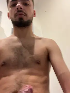 Snapshot of romain698 chatting on 02/17/26, 09:17 romain698 online show from 02/17/26, 09:17