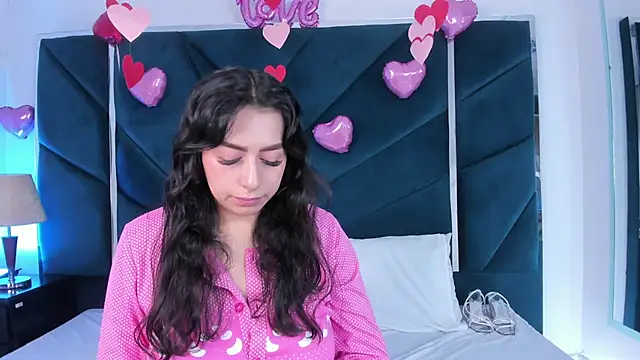 Snapshot of AlondraMendez chatting on 02/18/25, 10:49 AlondraMendez online show from 02/18/25, 10:49