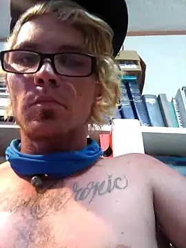 Snapshot of potholder420 chatting on 08/10/26, 01:42 potholder420 online show from 08/10/26, 01:42