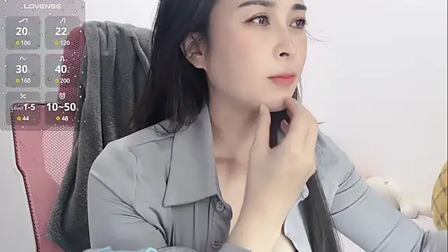 Snapshot of Qwi-V1 chatting on 01/22/25, 11:43 Qwi-V1 online show from 01/22/25, 11:43