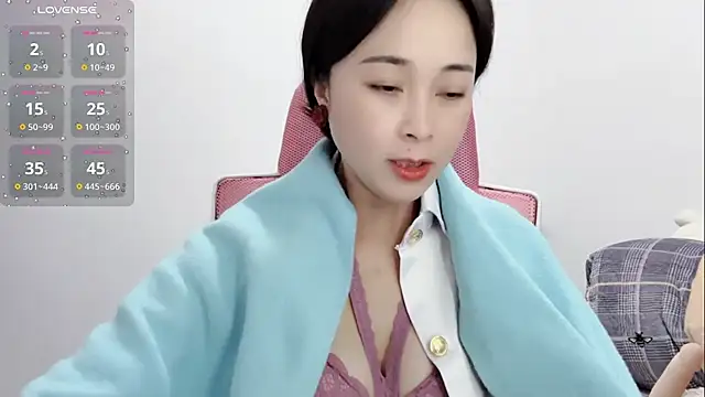 Snapshot of Qwi-V1 chatting on 02/08/25, 11:13 Qwi-V1 online show from 02/08/25, 11:13