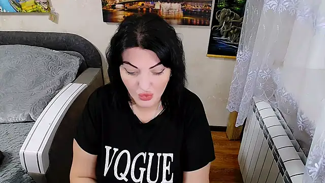 Snapshot of Lady_Boom_Wild_ chatting on 11/19/25, 06:30 Lady Boom Wild online show from 11/19/25, 06:30