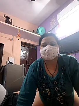 Snapshot of bobbyronak chatting on 10/27/25, 07:29 bobbyronak online show from 10/27/25, 07:29