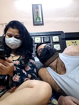 Snapshot of bobbyronak chatting on 11/08/25, 06:51 bobbyronak online show from 11/08/25, 06:51